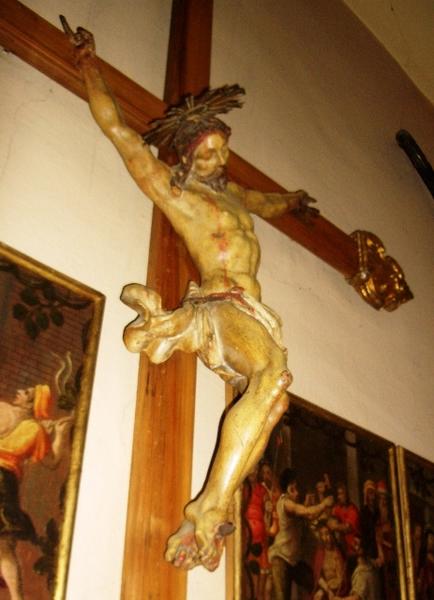 statue : Christ en croix, vue générale