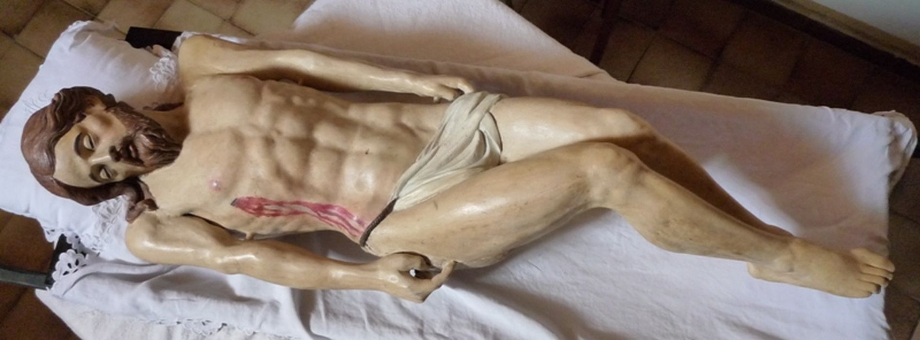 statue : Christ mort - © Ministère de la Culture (France), Conservation des antiquités et des objets d’art de Corse-du-Sud – Tous droits réservés 