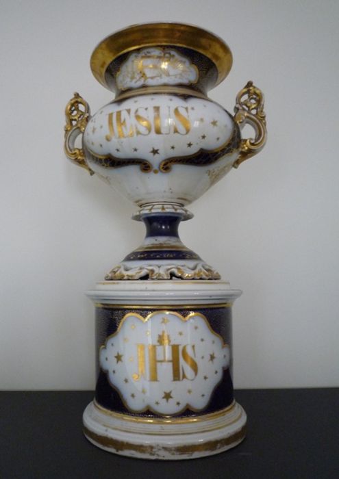 vase de porcelaine - © Ministère de la Culture (France), Conservation des antiquités et des objets d’art de Corse-du-Sud – Tous droits réservés 