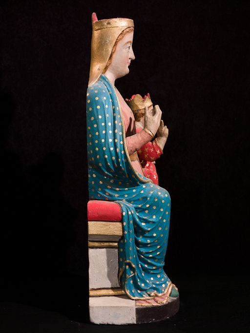 statue : Vierge à l'Enfant, profil droit - © Ministère de la Culture (France), Conservation des antiquités et des objets d’art de la Haute-Garonne – Tous droits réservés 