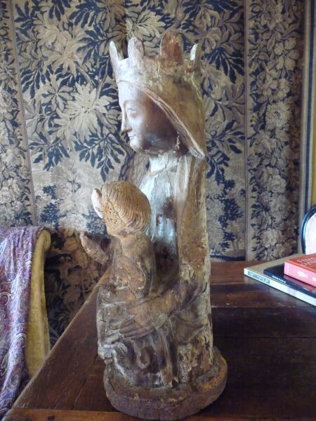 statue : Vierge à l'Enfant, profil gauche - © Ministère de la Culture (France), Conservation des antiquités et des objets d’art de la Haute-Garonne – Tous droits réservés