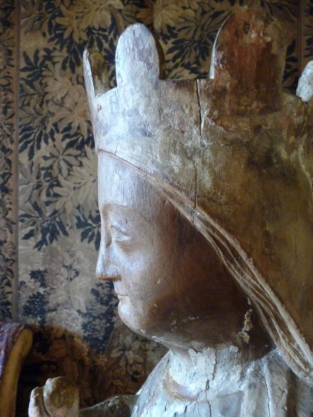 statue : Vierge à l'Enfant, profil gauche, détail - © Ministère de la Culture (France), Conservation des antiquités et des objets d’art de la Haute-Garonne – Tous droits réservés 