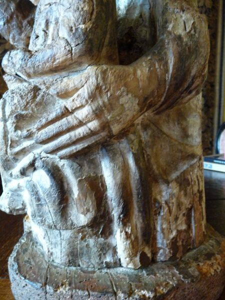 statue : Vierge à l'Enfant, profil gauche, détail - © Ministère de la Culture (France), Conservation des antiquités et des objets d’art de la Haute-Garonne – Tous droits réservés 