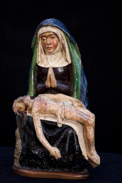 groupe sculpté : Vierge de Pitié n°2