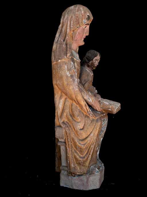 groupe sculpté : Sainte Anne et la Vierge, profil droit