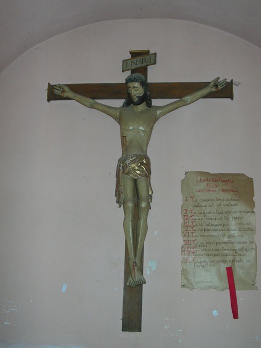 statue : Christ en croix