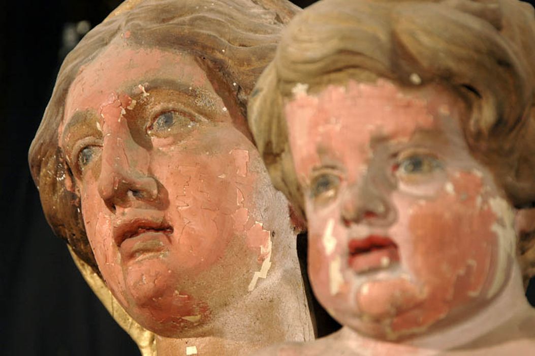 statue : Vierge à l'Enfant, détail
