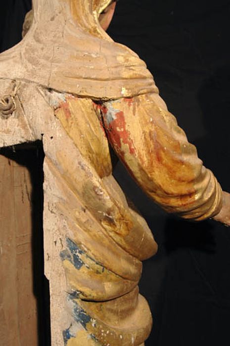 statue : Vierge à l'Enfant, revers, détail