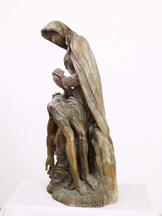 groupe sculpté : Vierge de Pitié, profil gauche - © Ministère de la Culture (France), Conservation des antiquités et des objets d’art de la Haute-Garonne – Tous droits réservés 