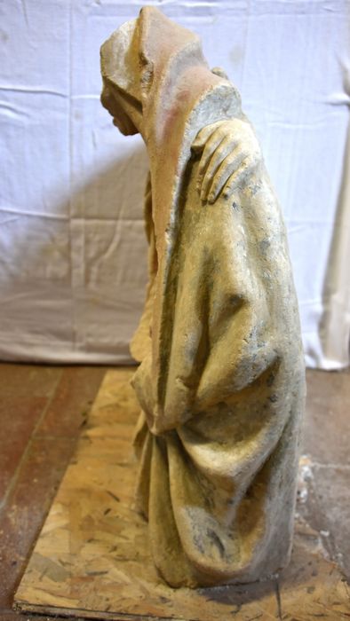 groupe sculpté : Saint Jean et la Vierge, profil gauche