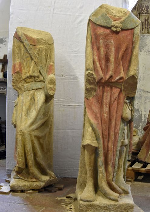 sculptures provenant d’une ancienne Mise au tombeau, vue partielle