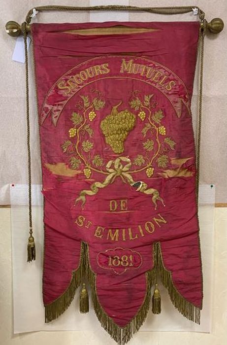 bannière de secours mutuel - © Ministère de la Culture (France), Conservation des antiquités et des objets de Gironde – Tous droits réservés 