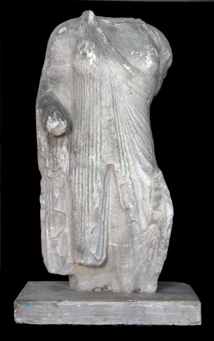 statue : Artémis (D-79-4-11)