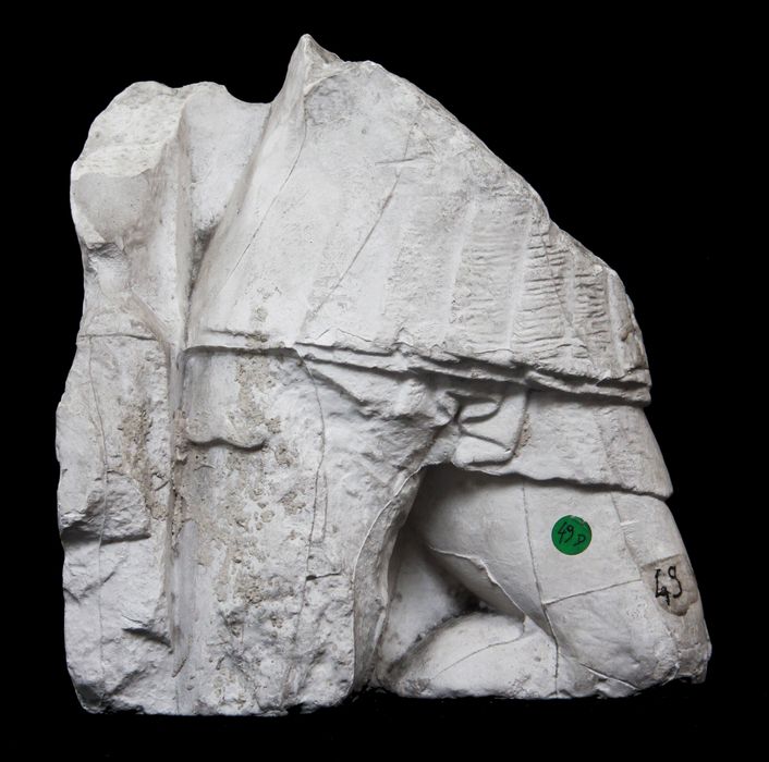 bas-relief : Trésor des Mégariens (sculptures du fronton) (D-79-4-49)