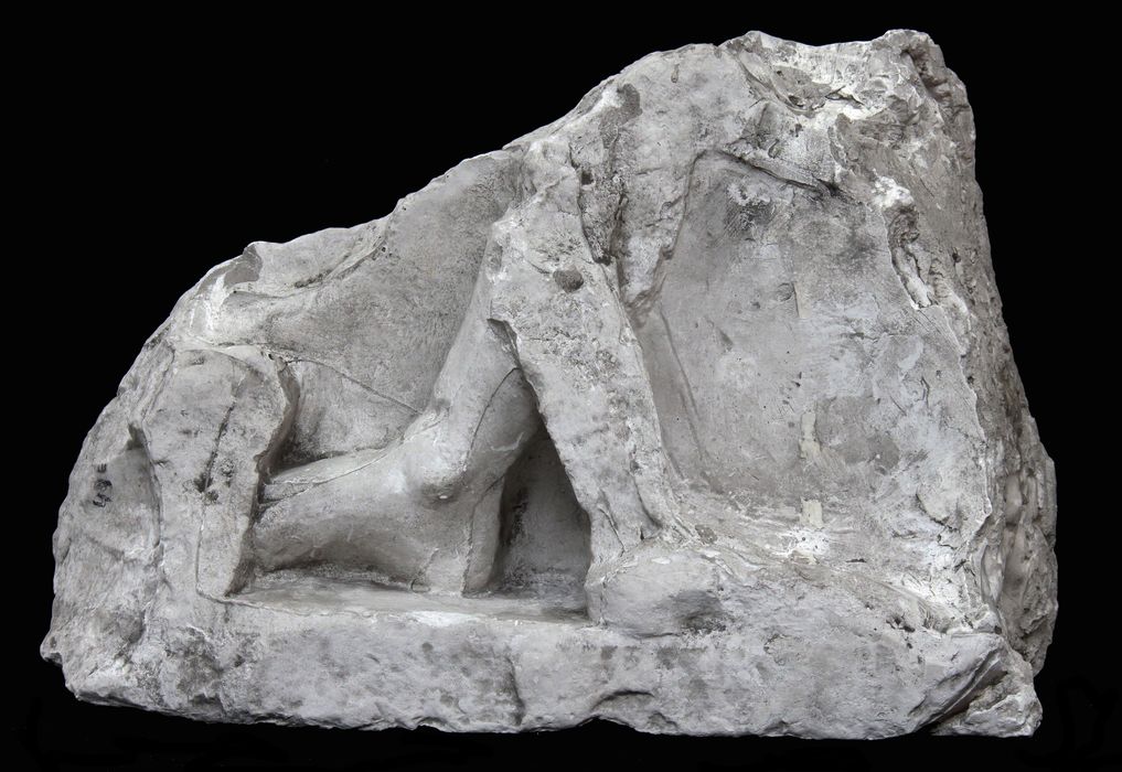 bas-relief : Trésor des Mégariens (sculptures du fronton) (D-79-4-49)