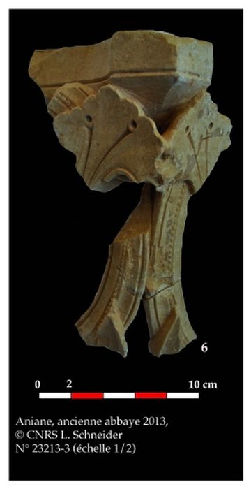 chapiteau (fragment lapidaire n°23212) - © Ministère de la Culture (France), Conservation des antiquités et des objets d’art de l’Hérault – Tous droits réservés 