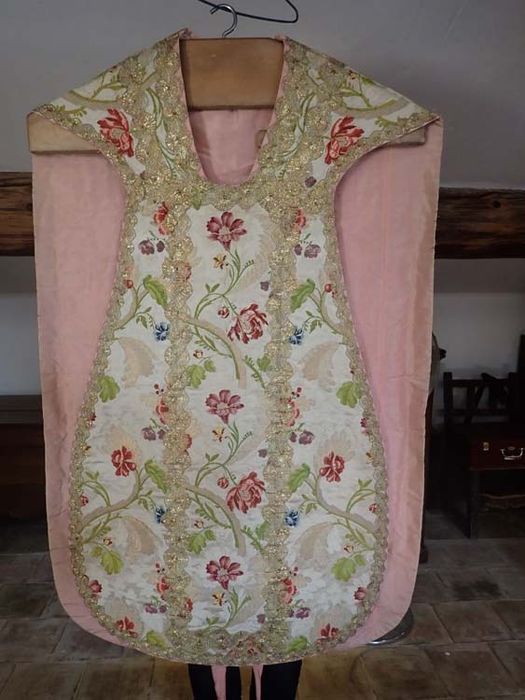 chasuble (ornement blanc) - © Ministère de la Culture (France), Conservation des antiquités et des objets d’art de l’Hérault – Tous droits réservés
