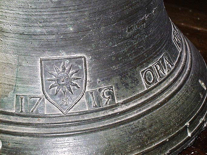 cloche, détail - © Ministère de la Culture (France), Conservation des antiquités et des objets d’art de l’Hérault – Tous droits réservés 