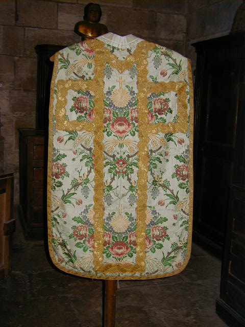 chasuble (ornement or) - © Ministère de la Culture (France), Conservation des antiquités et des objets d’art de l’Hérault – Tous droits réservés