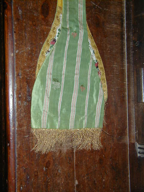 étole, détail (ornement or) - © Ministère de la Culture (France), Conservation des antiquités et des objets d’art de l’Hérault – Tous droits réservés 