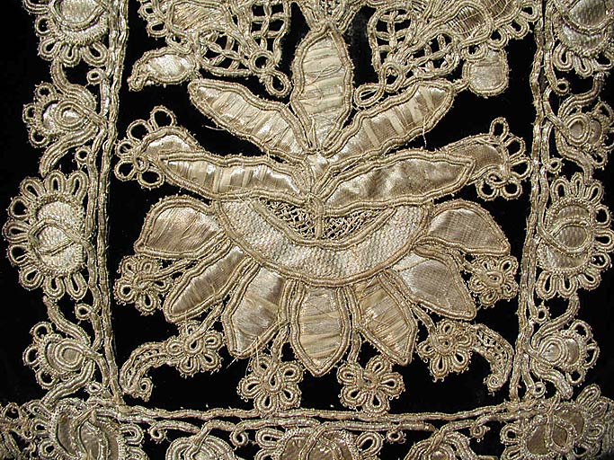 chasuble(ornement noir), détail - © Ministère de la Culture (France), Conservation des antiquités et des objets d’art de l’Hérault – Tous droits réservés 