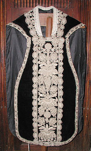 chasuble (ornement noir) - © Ministère de la Culture (France), Conservation des antiquités et des objets d’art de l’Hérault – Tous droits réservés
