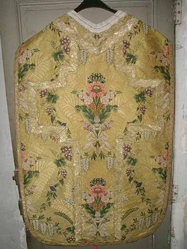 dalmatique (ornement or) - © Ministère de la Culture (France), Conservation des antiquités et des objets d’art de l’Hérault – Tous droits réservés 
