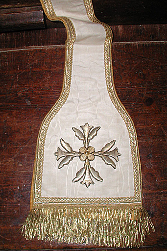 étole - © Ministère de la Culture (France), Conservation des antiquités et des objets d’art de l’Hérault – Tous droits réservés 