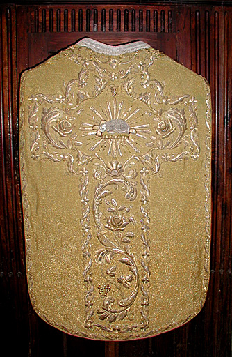 chasuble (ornement or)