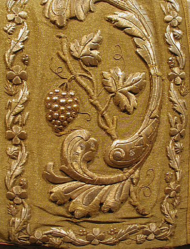 chape (ornement or), détail