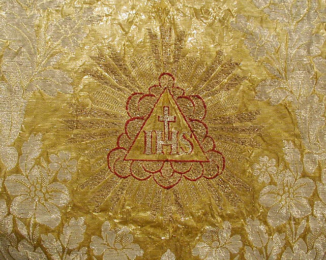 chape (ornement or), détail
