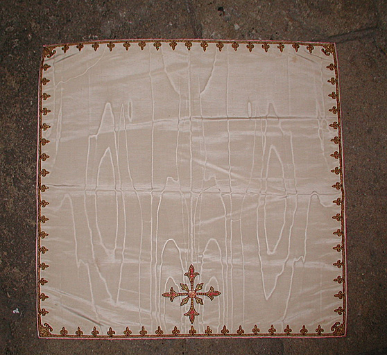 voile de calice - © Ministère de la Culture (France), Conservation des antiquités et des objets d’art de l’Hérault – Tous droits réservés 