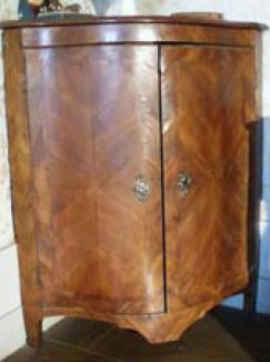 armoire basse d'encoignure