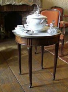 table en cabaret - © Ministère de la Culture (France), Conservation des antiquités et des objets d’art de l’Hérault – Tous droits réservés