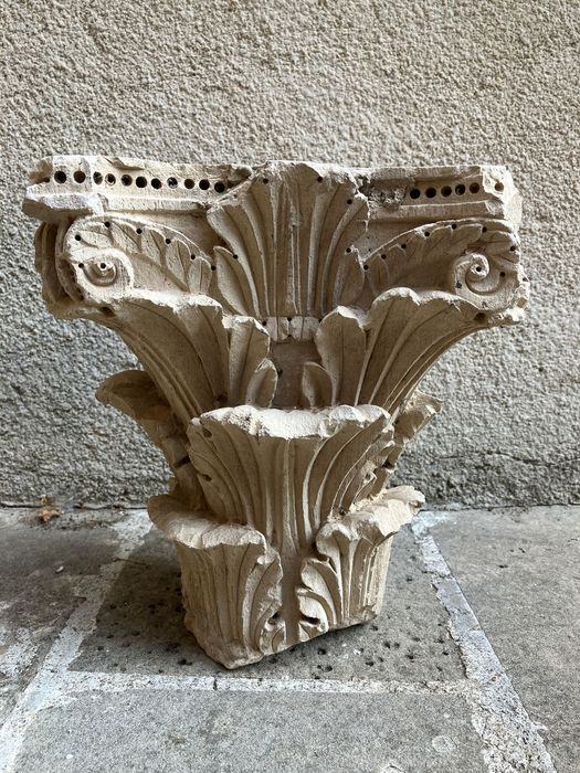 chapiteau à feuillages d’acanthes - © Ministère de la Culture (France), Conservation des antiquités et des objets d’art de l’Hérault – Tous droits réservés 