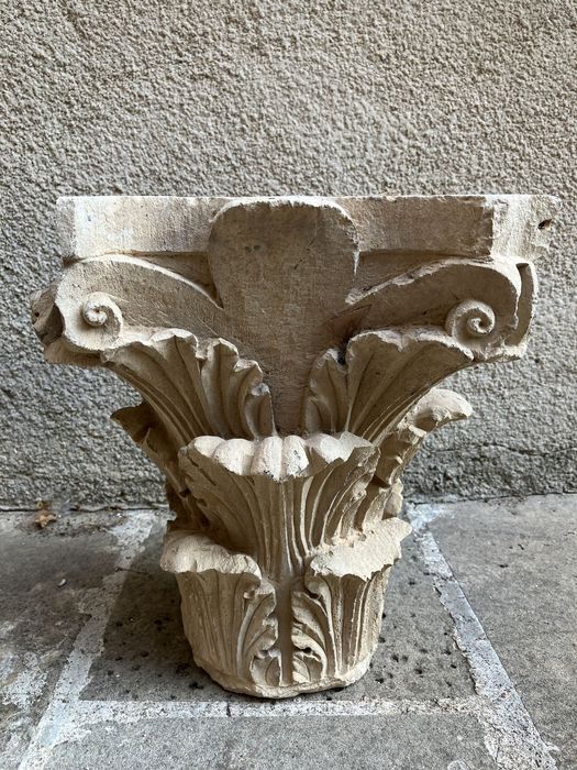 chapiteau à feuillages d’acanthes - © Ministère de la Culture (France), Conservation des antiquités et des objets d’art de l’Hérault – Tous droits réservés 