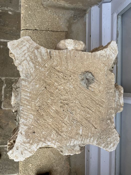 chapiteau à feuillages d’acanthes - © Ministère de la Culture (France), Conservation des antiquités et des objets d’art de l’Hérault – Tous droits réservés 