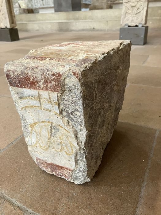 claveau peint - © Ministère de la Culture (France), Conservation des antiquités et des objets d’art de l’Hérault – Tous droits réservés 