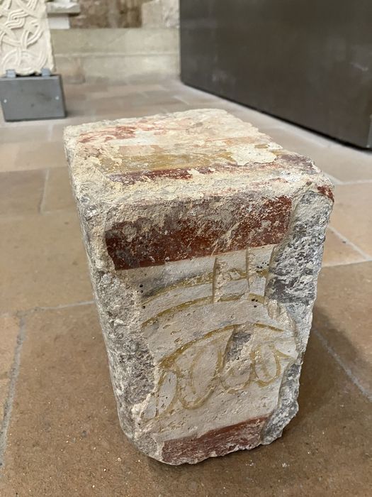 claveau peint - © Ministère de la Culture (France), Conservation des antiquités et des objets d’art de l’Hérault – Tous droits réservés 