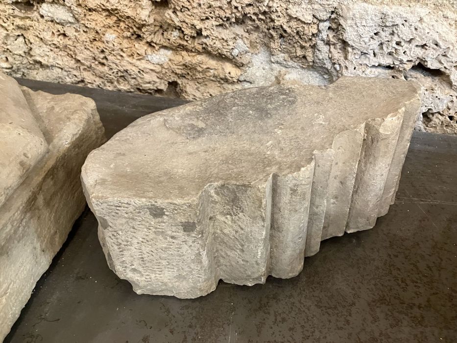 élément de corniche moulurée (?) - © Ministère de la Culture (France), Conservation des antiquités et des objets d’art de l’Hérault – Tous droits réservés 