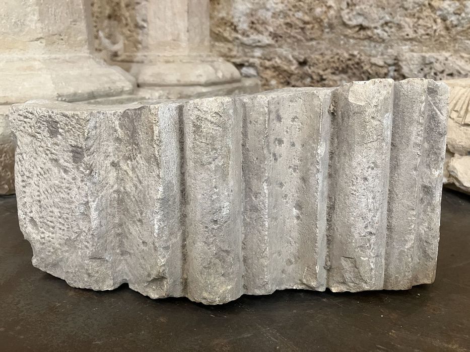 élément de corniche moulurée (?) - © Ministère de la Culture (France), Conservation des antiquités et des objets d’art de l’Hérault – Tous droits réservés 