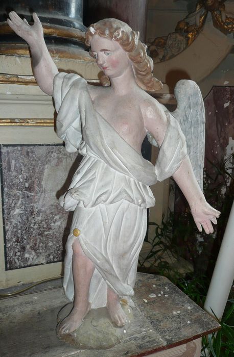 statue du maître-autel : Ange adorateur - © Ministère de la Culture (France), Conservation des antiquités et des objets d’art d’Ille-et-Vilaine - Tous droits réservés