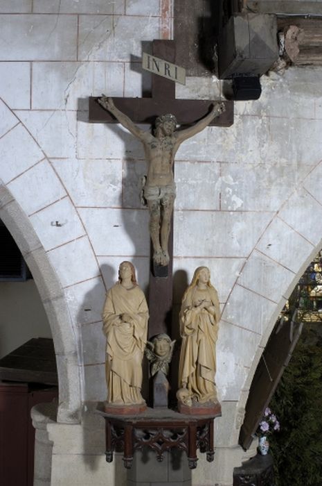 groupe sculpté : Crucifixion - © Ministère de la Culture (France), Conservation des antiquités et des objets d’art d’Ille-et-Vilaine - Tous droits réservés