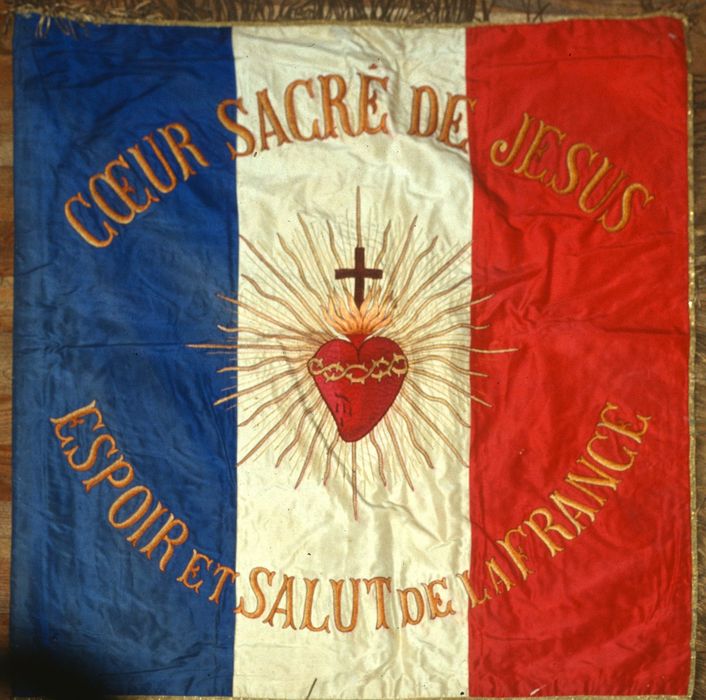 bannière d'église : Coeur Sacré de Jésus, Espoir et Salut de la France - © Ministère de la Culture (France), Conservation des antiquités et des objets d’art d’Ille-et-Vilaine - Tous droits réservés