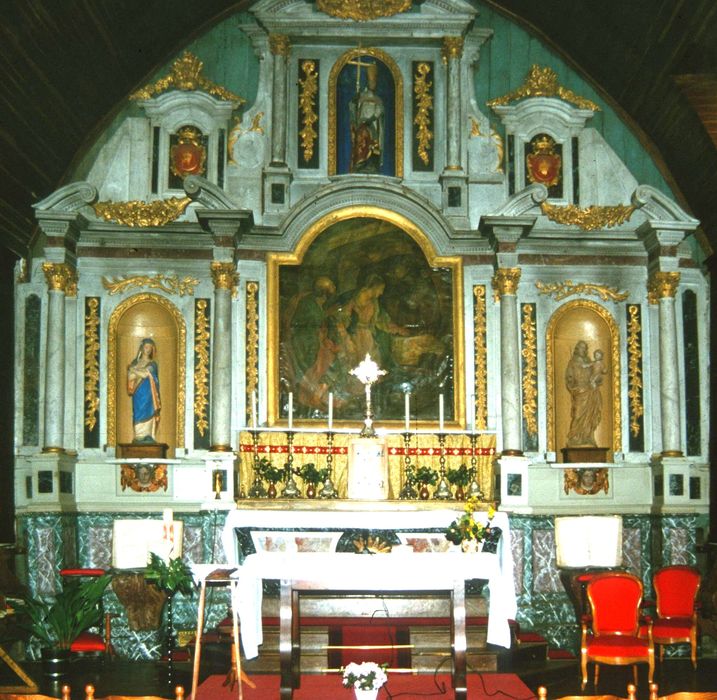 autel (maître-autel), tabernacle, retable, tableau : Nativité, statues : Saint Martin, Saint Joseph et l'Enfant Jésus et Vierge de calvaire - © Ministère de la Culture (France), Conservation des antiquités et des objets d'art d'Ille-et-Vilaine, tous droits réservés