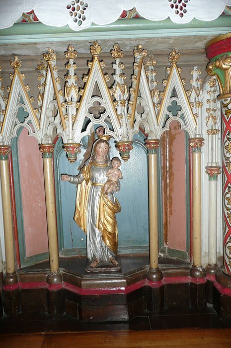 autel (maître-autel), détail de la statuette de la Vierge et l'Enfant - © Ministère de la Culture (France), Conservation des antiquités et des objets d’art d’Ille-et-Vilaine - Tous droits réservés