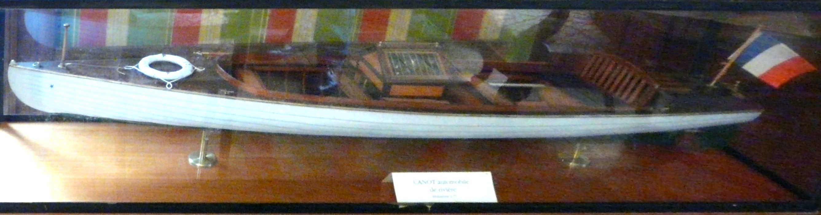 maquette : canot automobile à moteur in-board - © Ministère de la Culture (France), Conservation des antiquités et des objets d'art d'Ille-et-Vilaine, tous droits réservés