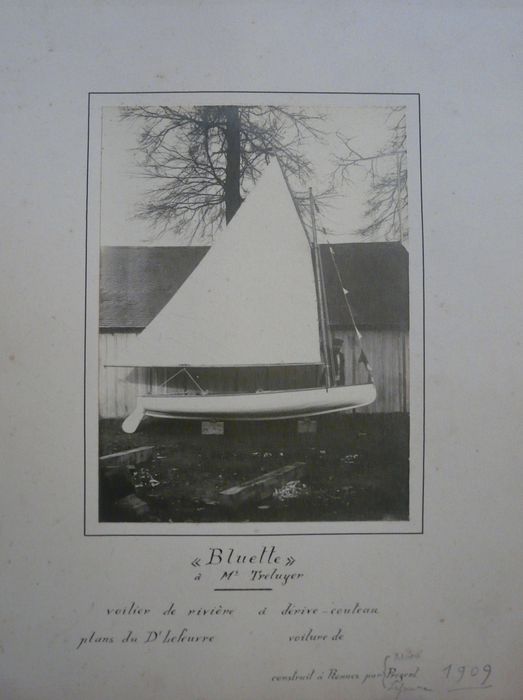 BLUETTE, dériveur de rivière à voile à dérive-couteau, détail d'une photographie ancienne (1909) représentant l'original - © Ministère de la Culture (France), Conservation des antiquités et des objets d’art d’Ille-et-Vilaine - Tous droits réservés