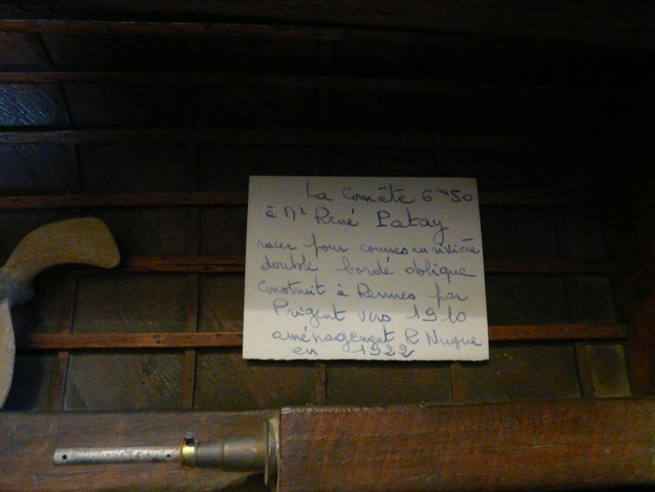 maquette - COMETE, racer pour course en rivière, détail du cartel - © Ministère de la Culture (France), Conservation des antiquités et des objets d'art d'Ille-et-Vilaine, tous droits réservés