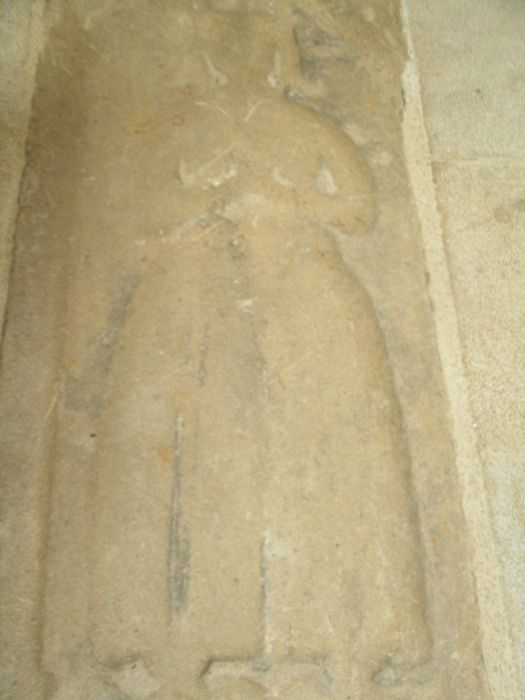 dalle funéraire des dames de Saint-Georges, vue partielle